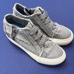 Stylish Gray High-Top Sneakers with Zipper
